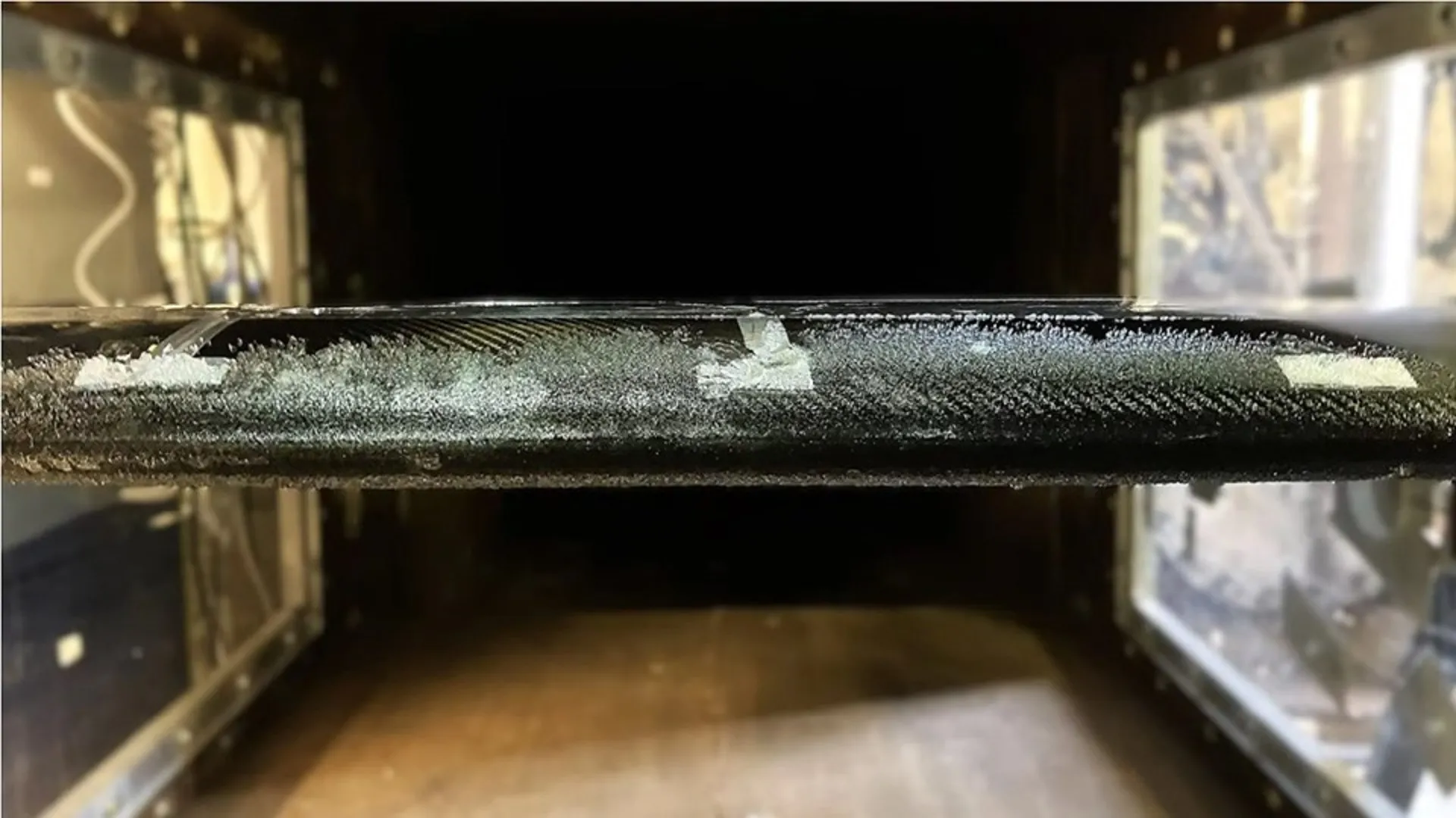 New vibration system cuts aircraft deicing energy use by 80 percent