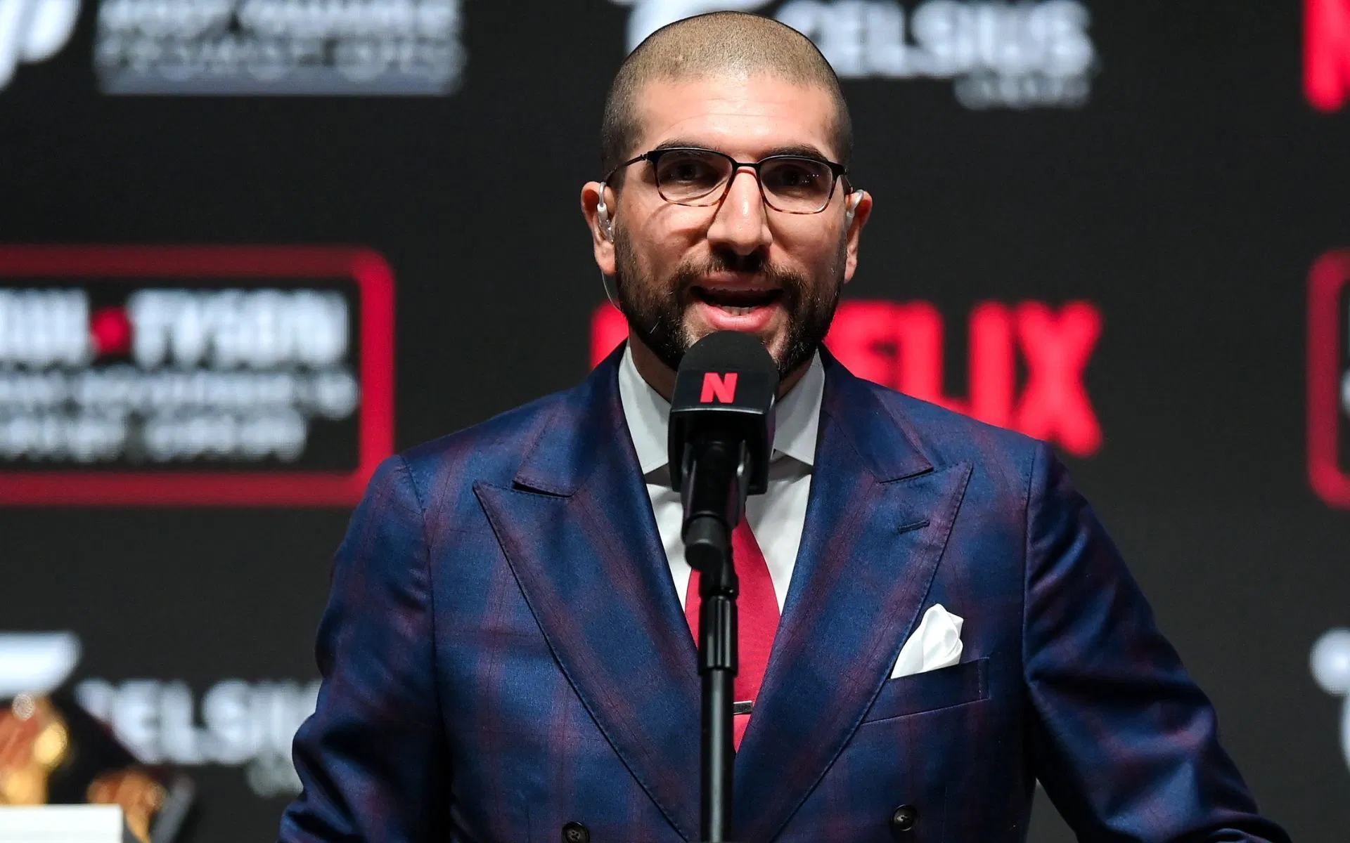 This is a massive issue for the UFC - Ariel Helwani addresses MMA fighters allegedly being offered money to throw fights