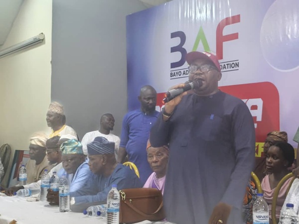 Adelabu gives Oyo traders, artisans, farmers N100m business grant