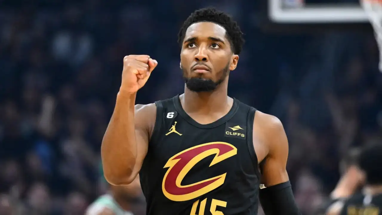 Hamstring issue puts Donovan Mitchell’s availability vs Hawks in doubt