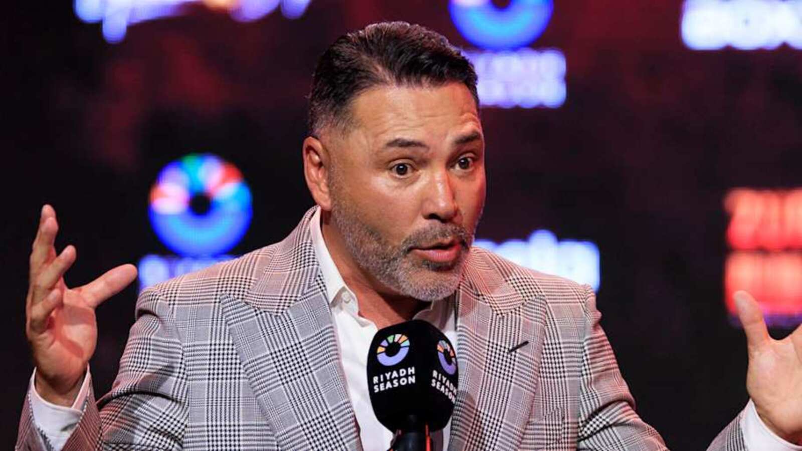 Oscar De La Hoya Digs Up Canelo Alvarez Dirt With 1-Word Diss