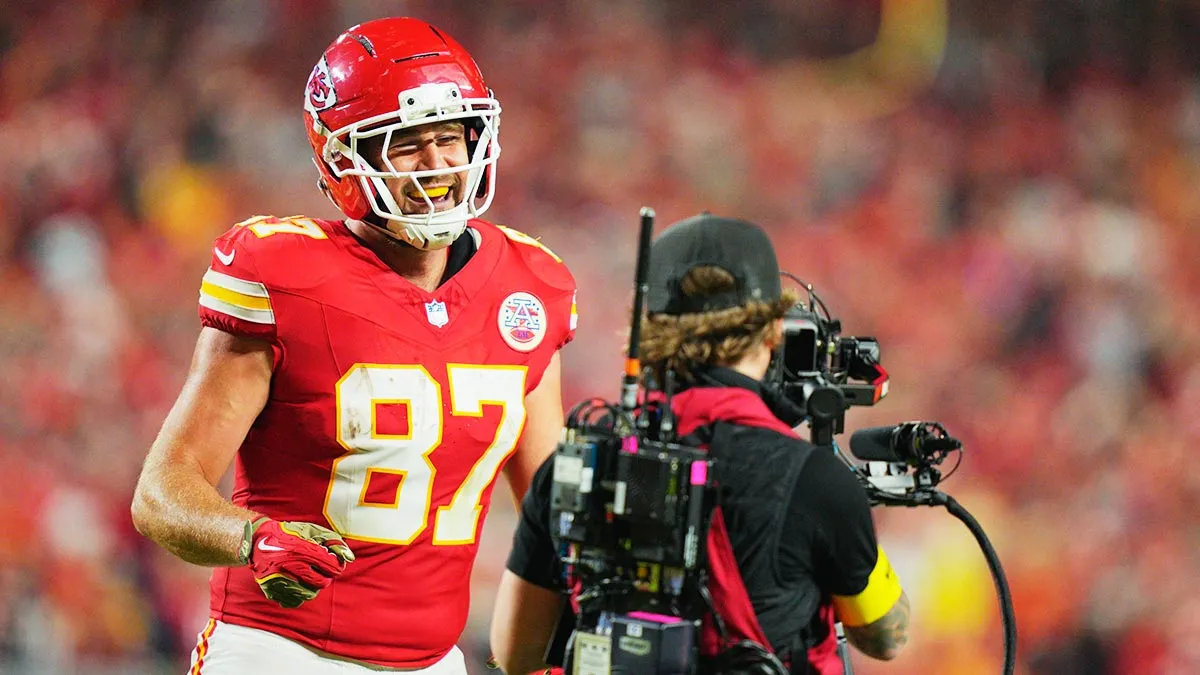 Chiefs’ Patrick Mahomes, Travis Kelce reach elite QB-TE territory amid MNF blowout