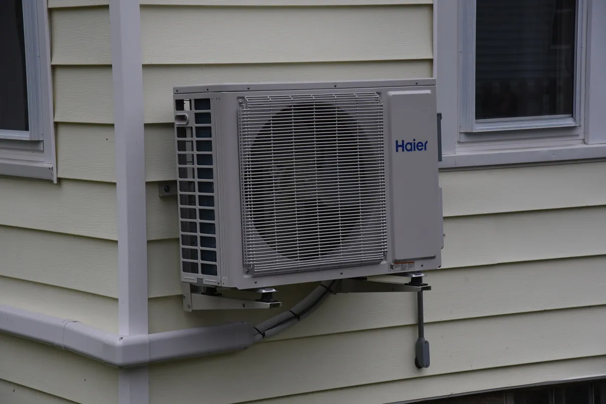 Heat pumps cut heating bills and pollution. Switch before tax breaks end.