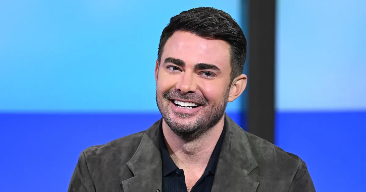 Why Jonathan Bennett Doesn't Want Mean Girls' Aaron Samuels to Be Gay