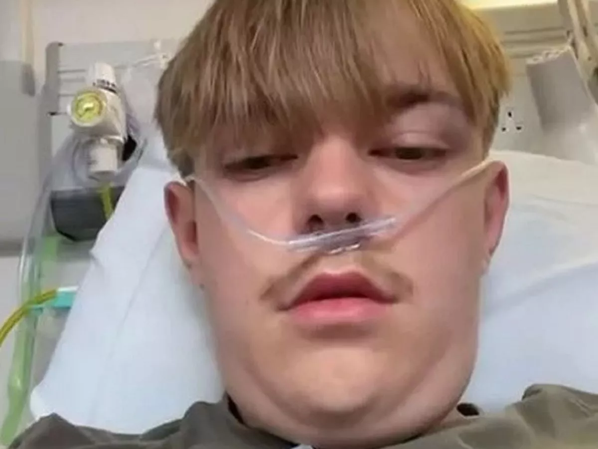 UK families warned as teen coughs up 'pints' of blood after trying to 'fit-in'