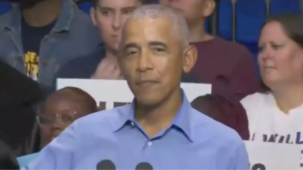 Obama praised for 'smooth' way he dealt with heckler at rally
