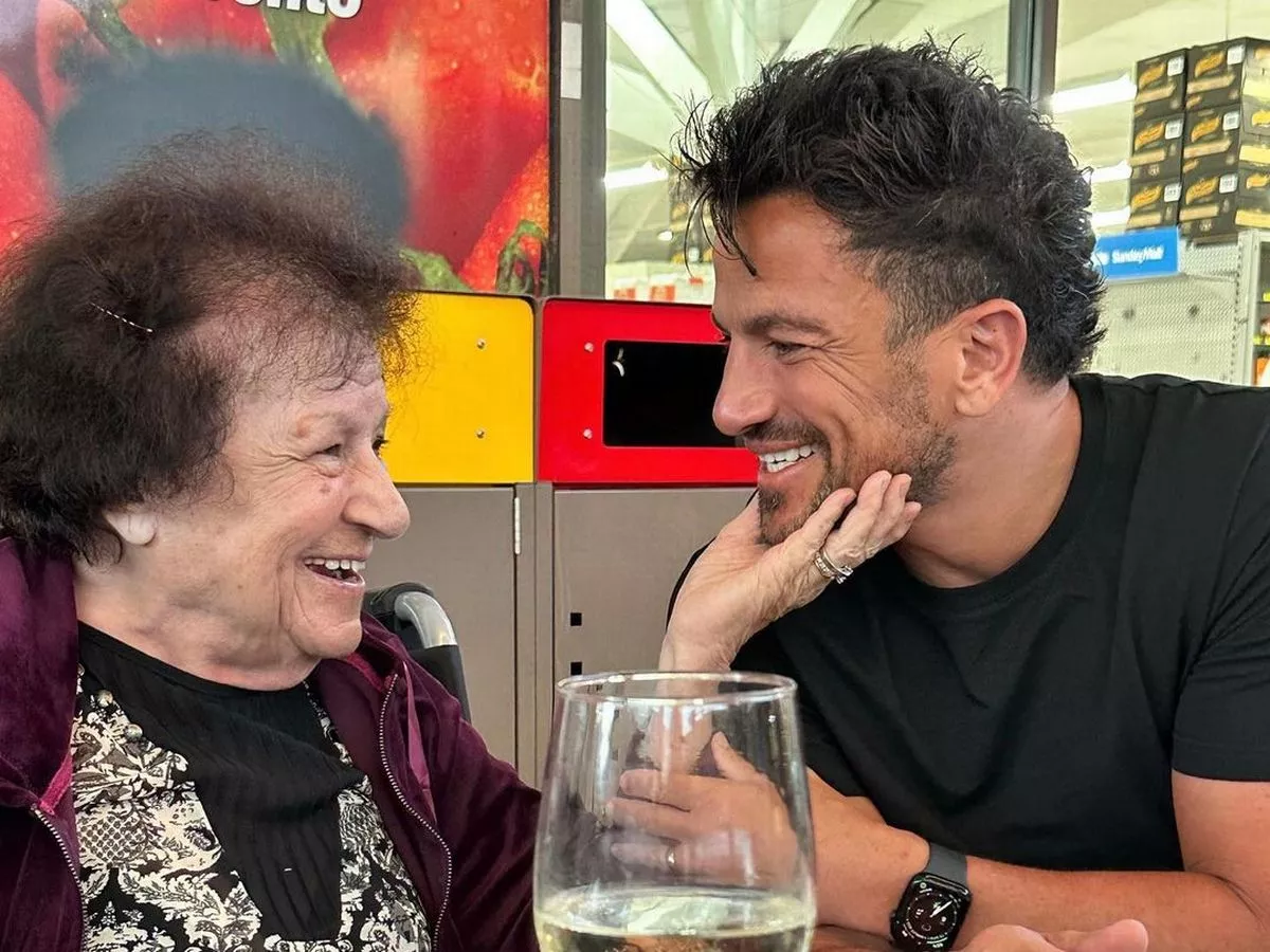 Peter Andre gives sad update on mum's health after dementia diagnosis - 'It kills me'