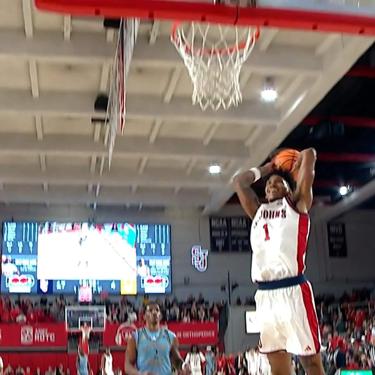 Dillon Mitchell gets steal and finishes with dunk on the other end, extending St. John’s lead over Quinnipiac