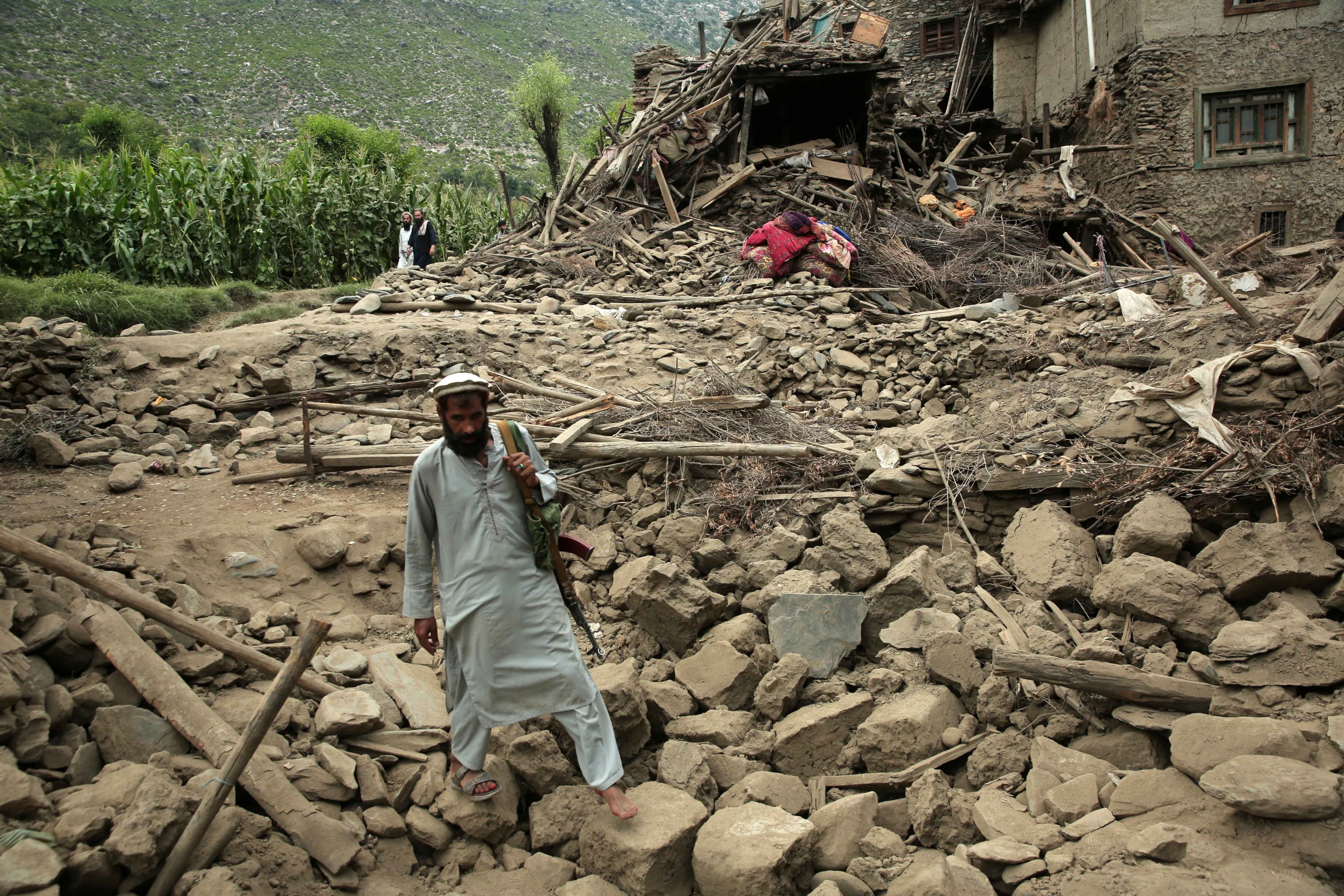 Magnitude 6.3 quake shakes northern Afghanistan, 7 dead, 150 injured
