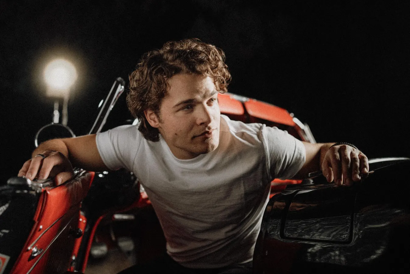 Mind Reading: Max McNown On ‘Pivotal’ Advice He Got From Luke Combs’ Manager, New Music In The Works