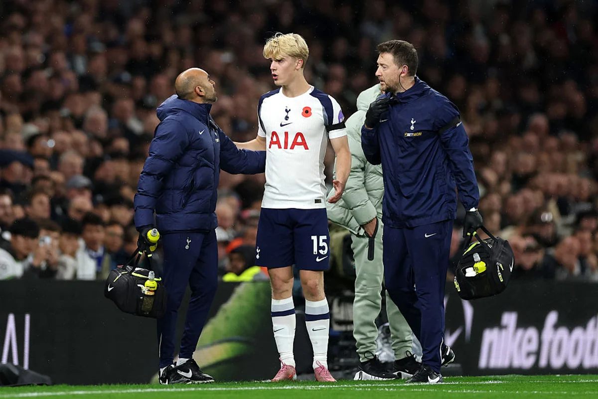 Thomas Frank provides Lucas Bergvall update after Tottenham midfielder suffers concussion