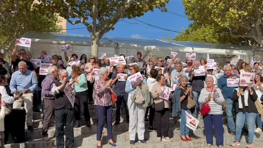 Pollensa protest against the planned battery plant