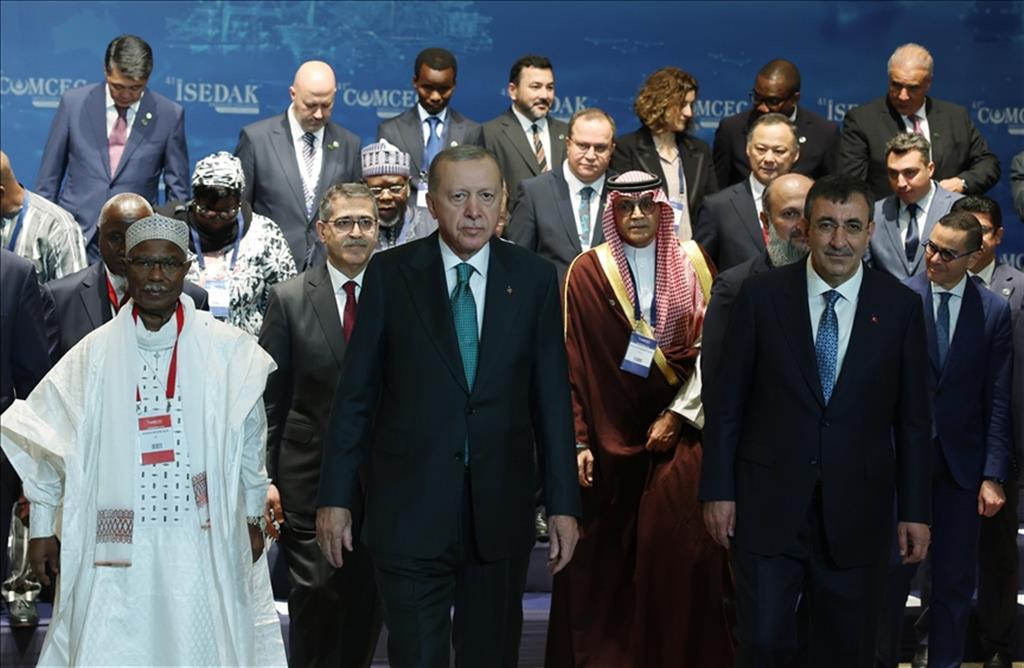 Turkish President announces regional support program for Syria