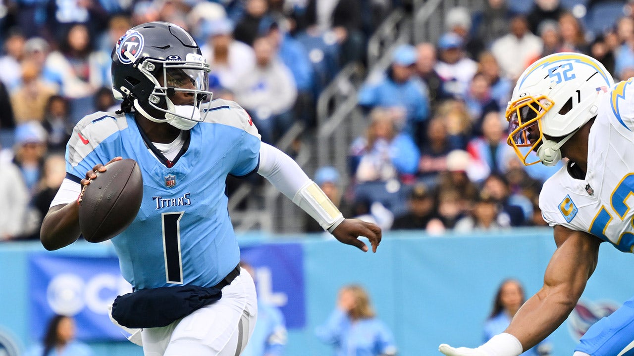 Titans' Cam Ward gets glowing review from traded defensive lineman