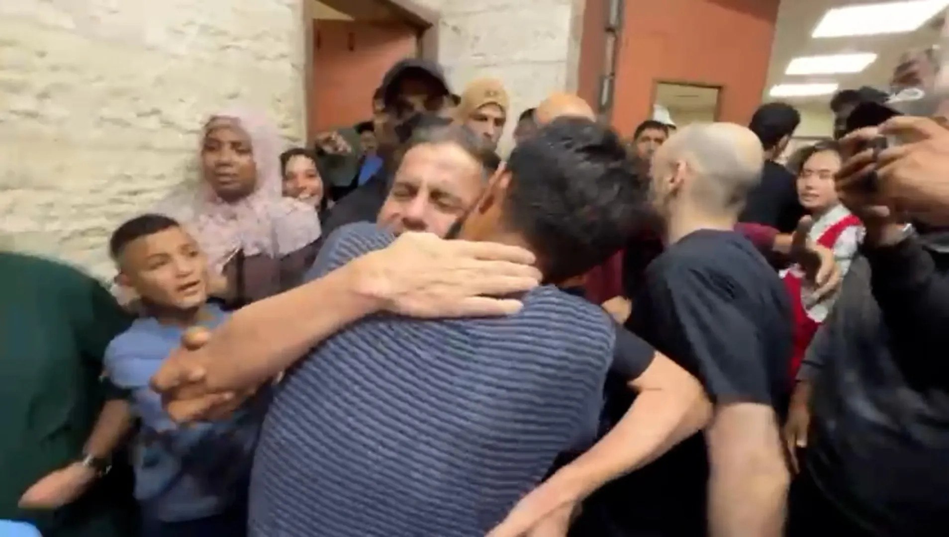 Freed Palestinian prisoners reunited with families in Gaza