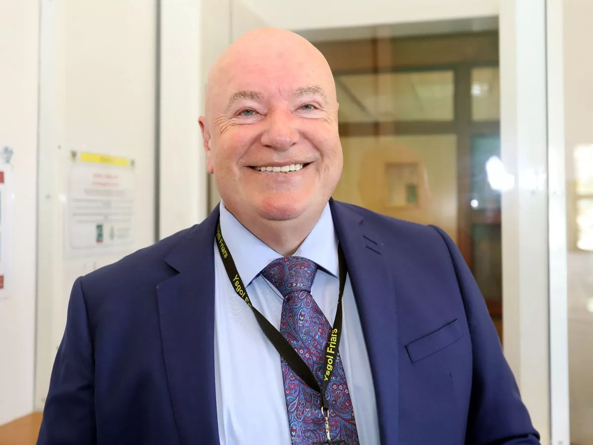 Paedophile headteacher arrested just hours after pupil showed staff her phone