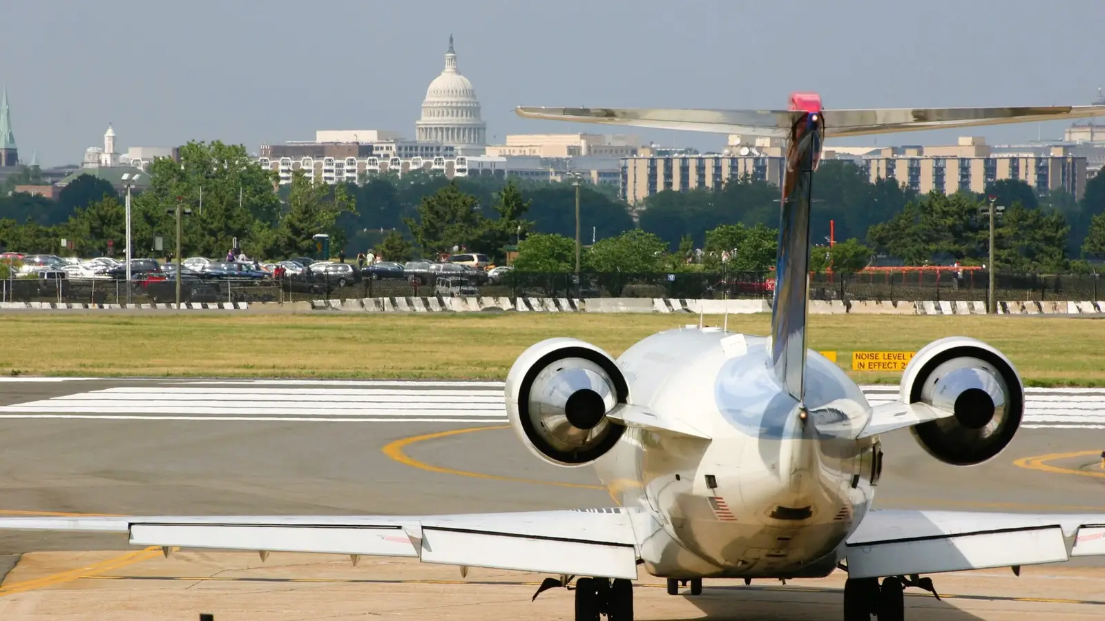 United Jet Secured After Bomb Threat At Reagan National