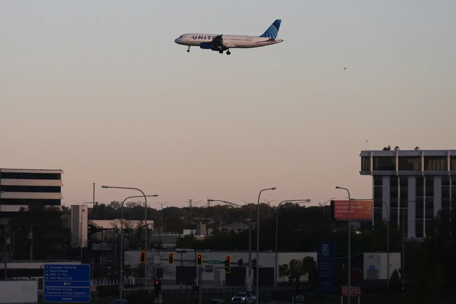 Trump Admin Warns of Pending Airspace Closures Due to Shutdown—&#039;Chaos&#039;
