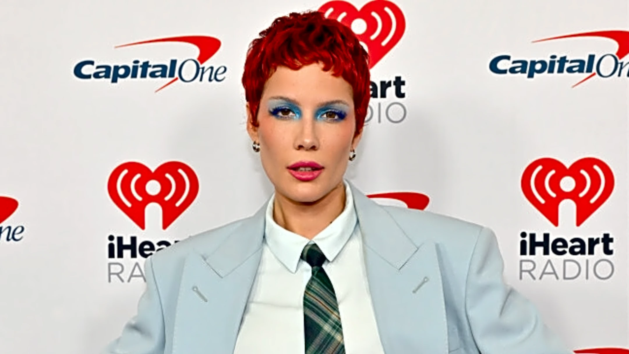 Halsey destroys heckler who told her to 'stop talking and play'