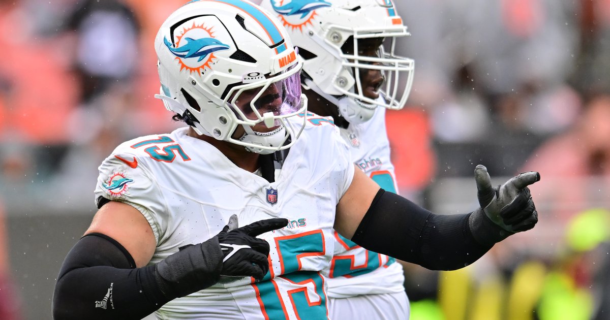 Jaelan Phillips' addition helps Vic Fangio, Eagles defense cover up a different deficiency