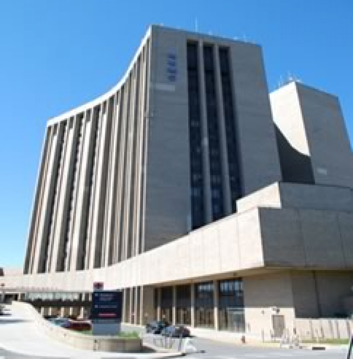 A Governor, a CEO and the FBI: Scandal Threatens NY Hospital