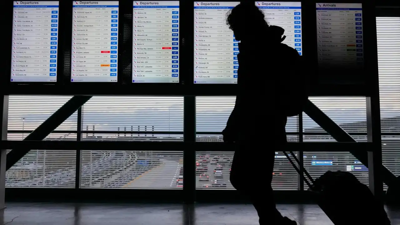 'Mass chaos': US govt warns shutdown could force airspace closure - what it means