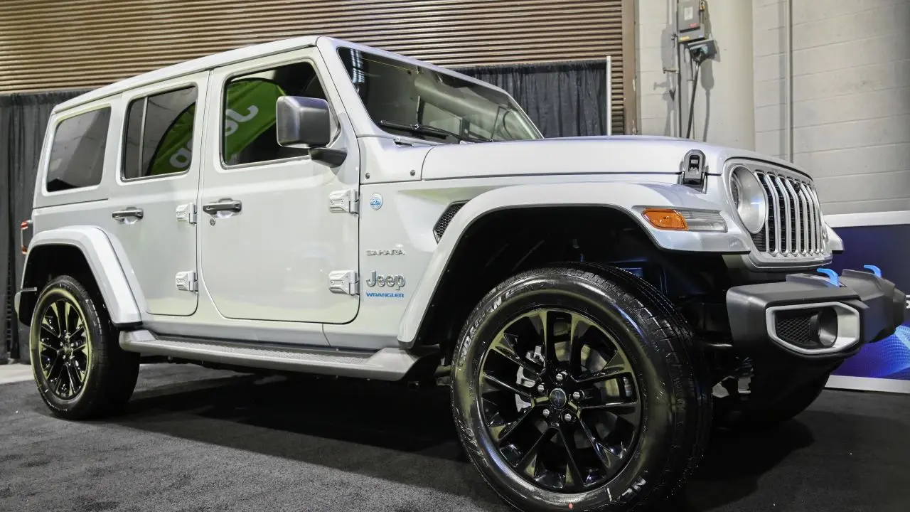 Jeep recalls 320,000 plug-in hybrid SUVs over fire risk, warns owners