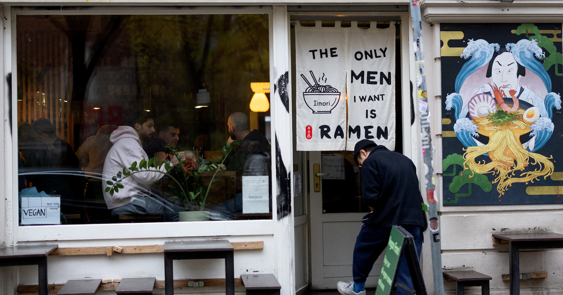 German services sector sees substantial growth in October, PMI shows