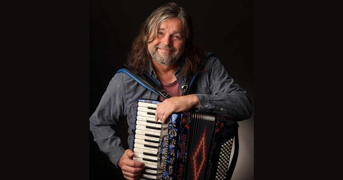 Musician Radoslav Lorković playing in Bishop Hill