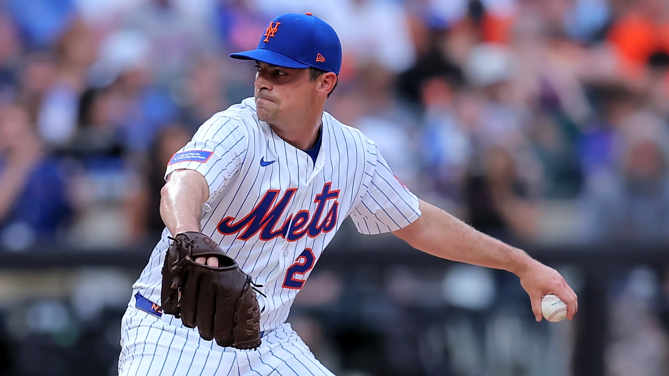 Mets exercise club option on veteran reliever