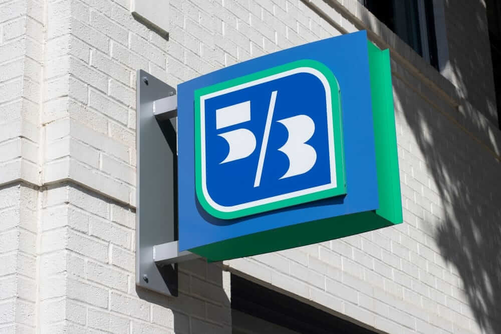 Are Wall Street Analysts Bullish on Fifth Third Bancorp Stock?