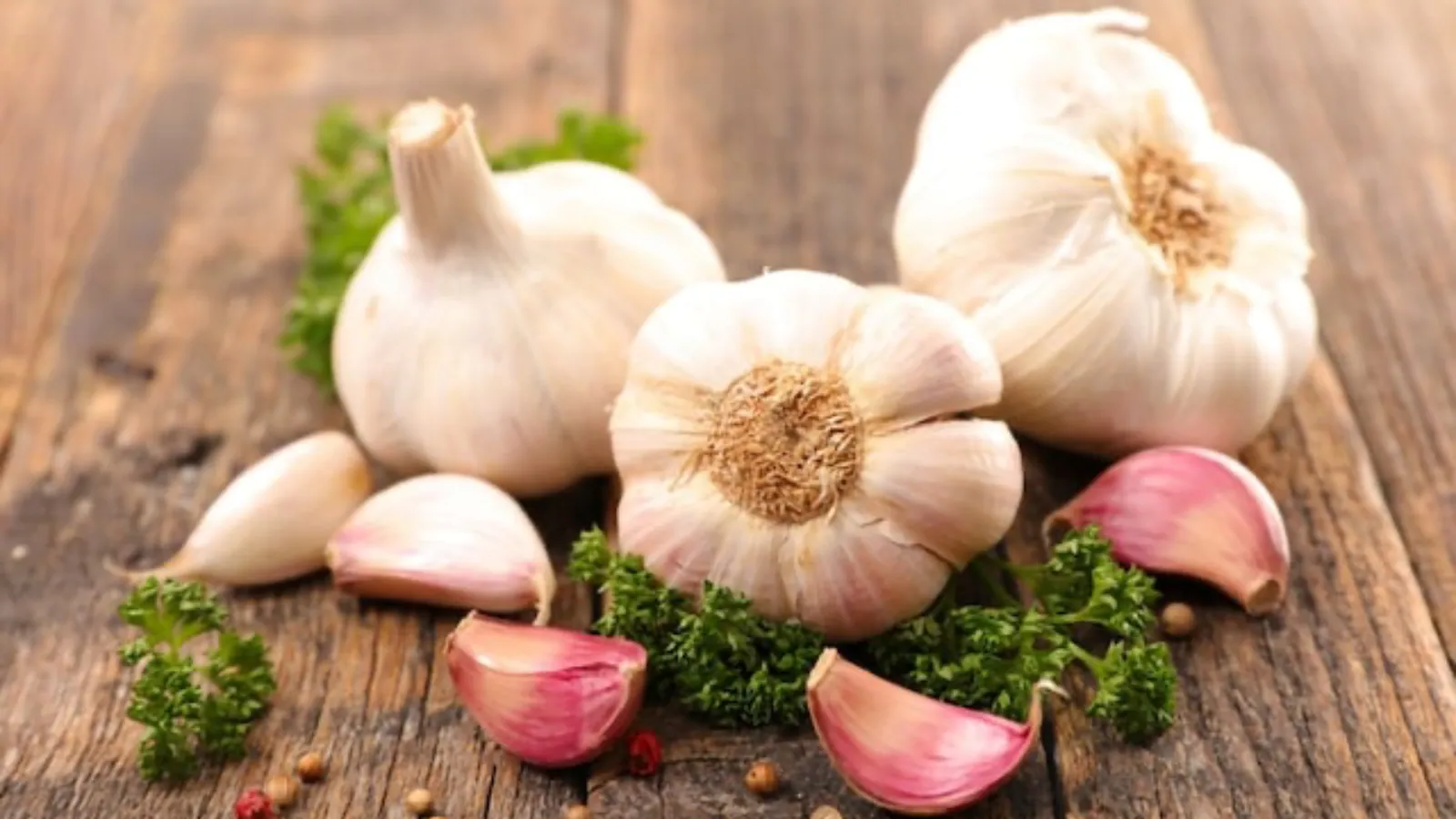 Immunity Boosts To Glowing Skin: Raw Garlic Benefits You Probably Didn’t Know About