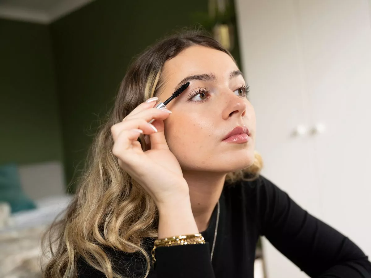 Common mascara 'mistake' everyone with blue eyes keeps making