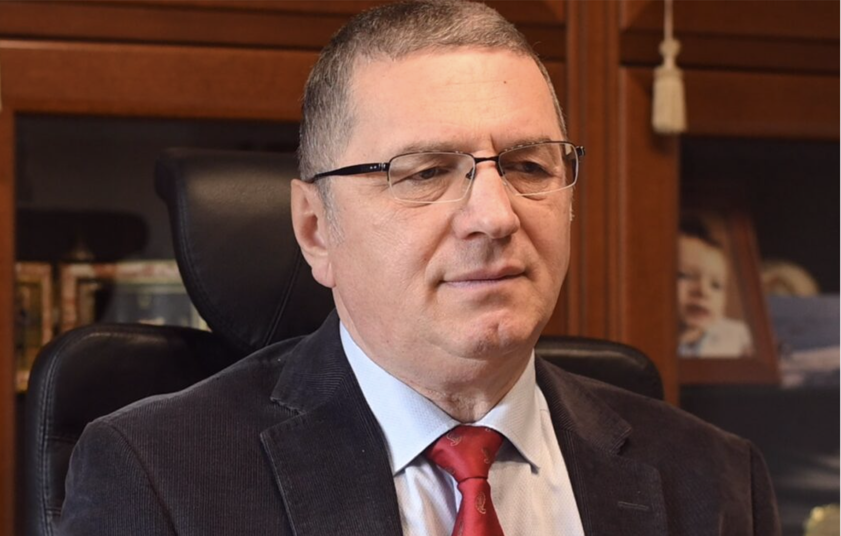 Oligarchy, Governance, and Justice in the Eyes of Citizens’ Expectations