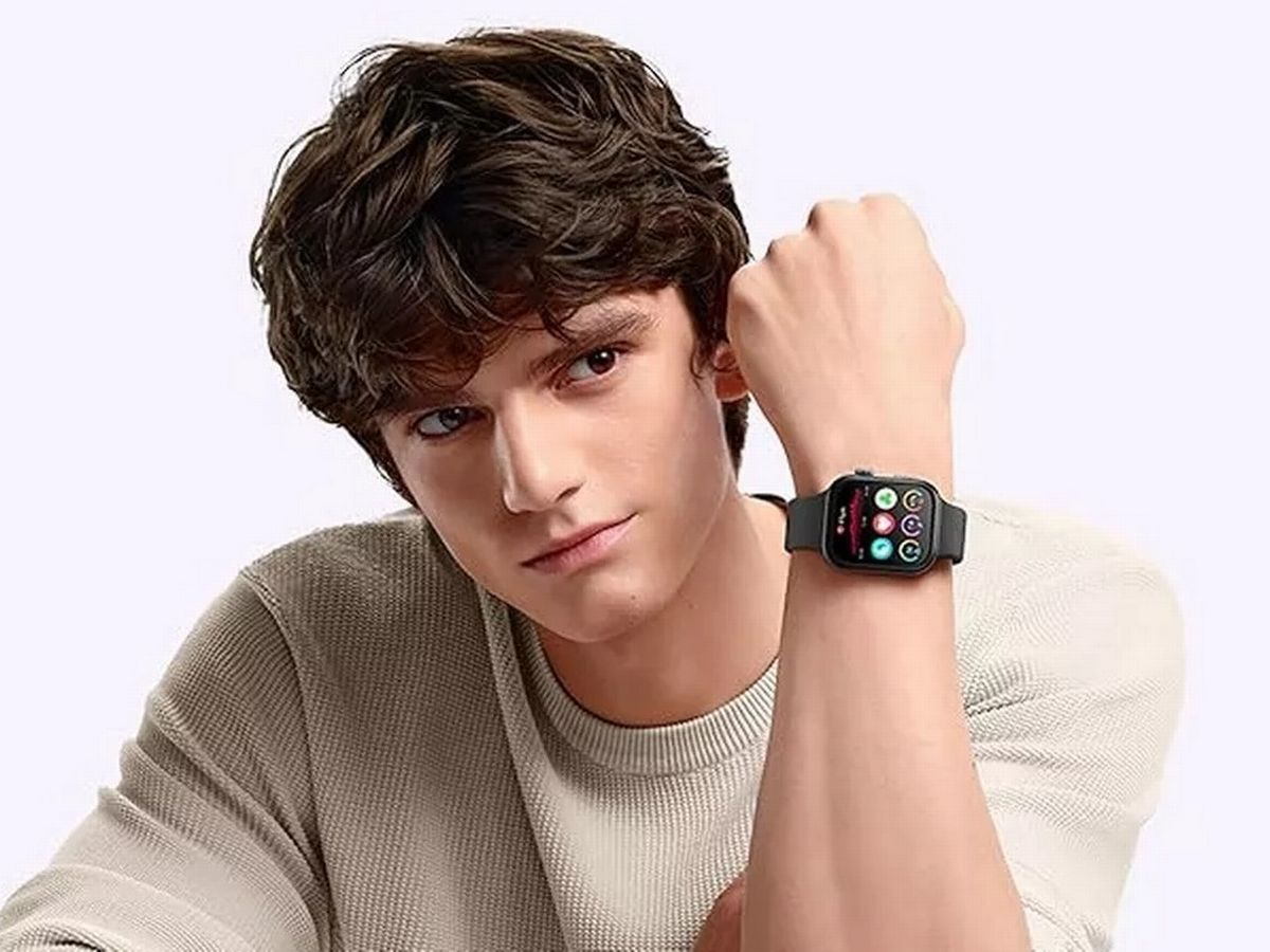 Popular smart watch compatible with both iPhone and Android drops under £70