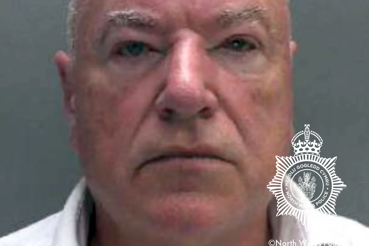 Missed opportunities to stop headteacher abusing girls, review finds