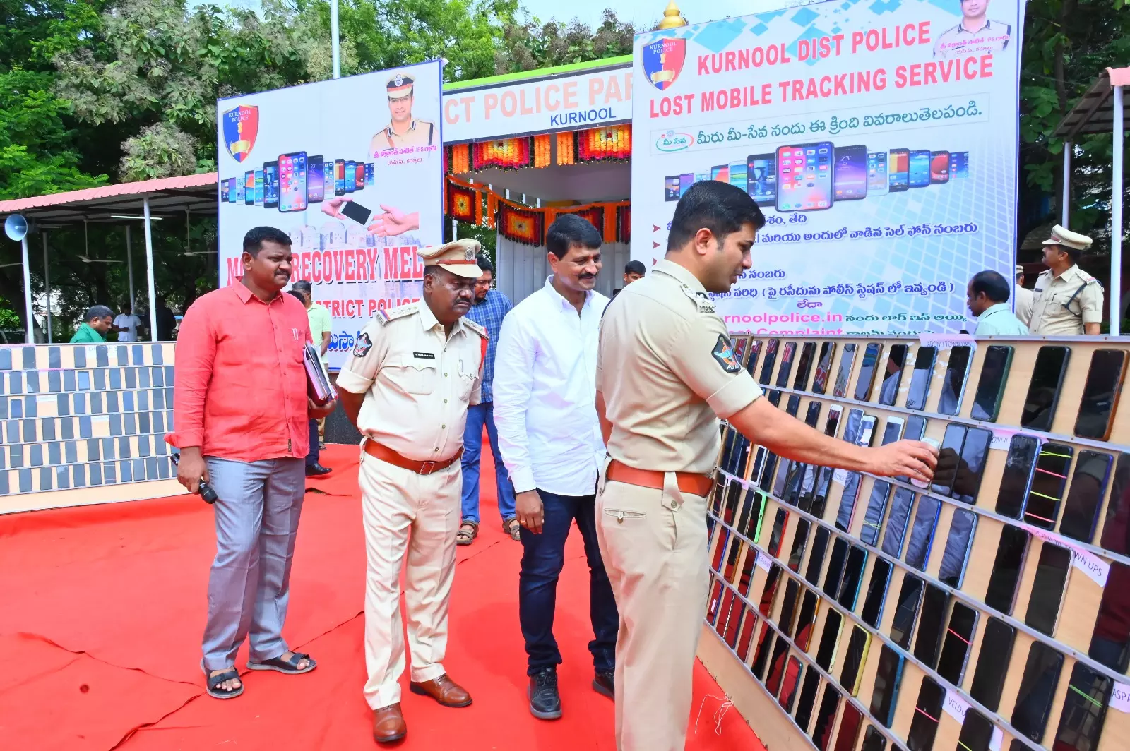 Kurnool Police Return 669 Lost Mobiles to Owners