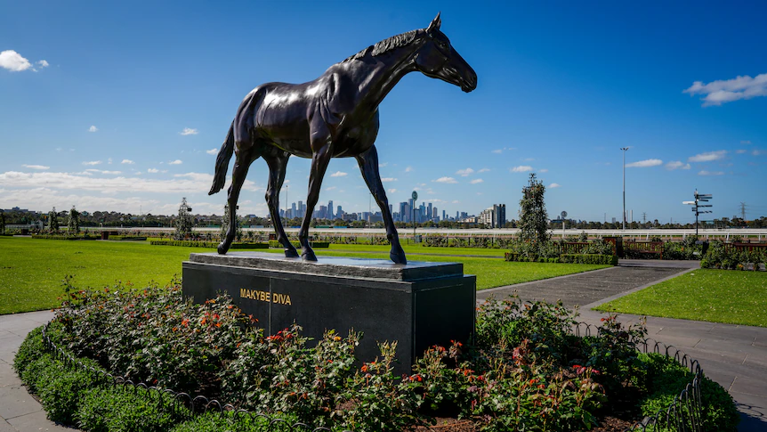 'A nation roars': The Makybe Diva threepeat 20 years on