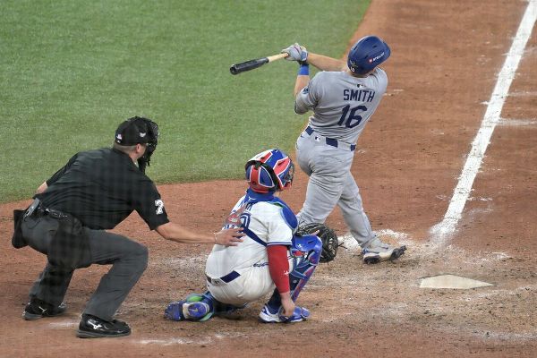 Auction house collects World Series HR balls from father, son