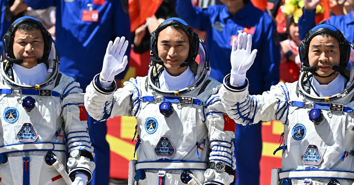 Astronauts to Stay in Orbit Over Fears Spaceship Is Damaged