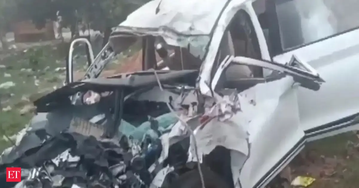 Uttar Pradesh: Six klled, 2 injured as car and truck collide in Barabanki