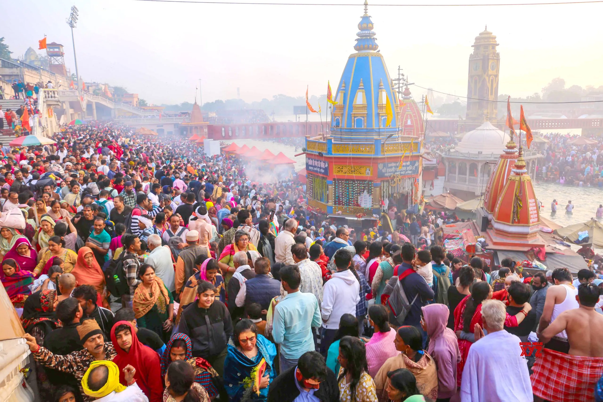 Haridwar: Devotees take holy dip on Kartik Purnima #Gallery