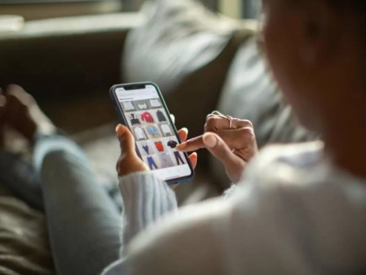 Major online fashion retailer with 500 brands collapses into administration