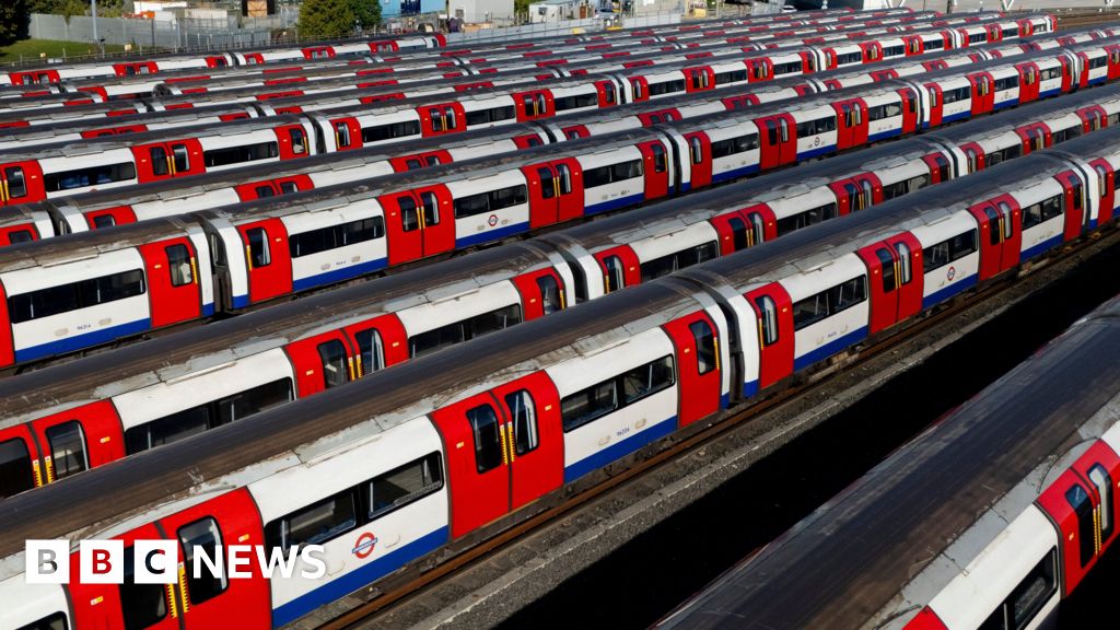 Tube strikes averted by three-year pay deal & 'fatigue-friendly' rotas