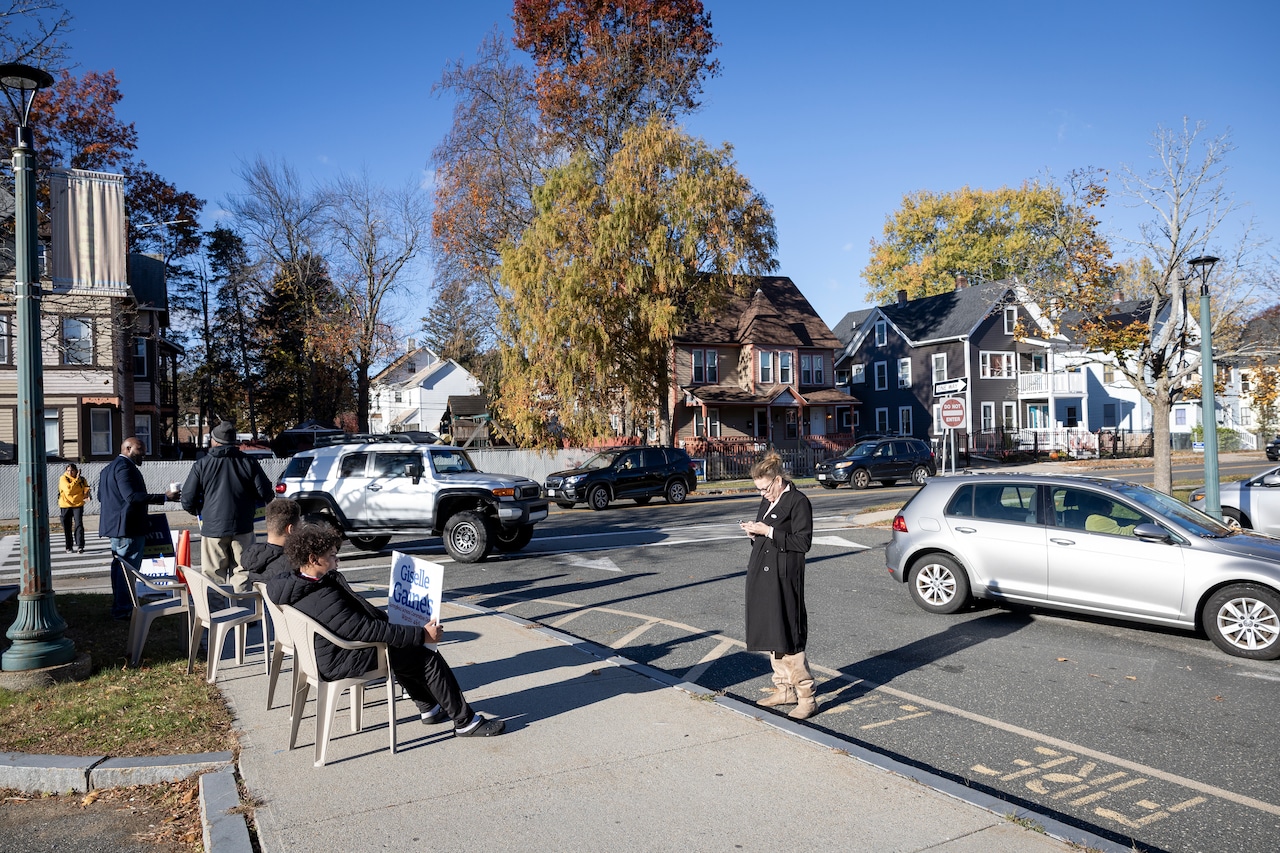 Teacher training caused morning traffic at Rebecca Johnson polling site in Springfield