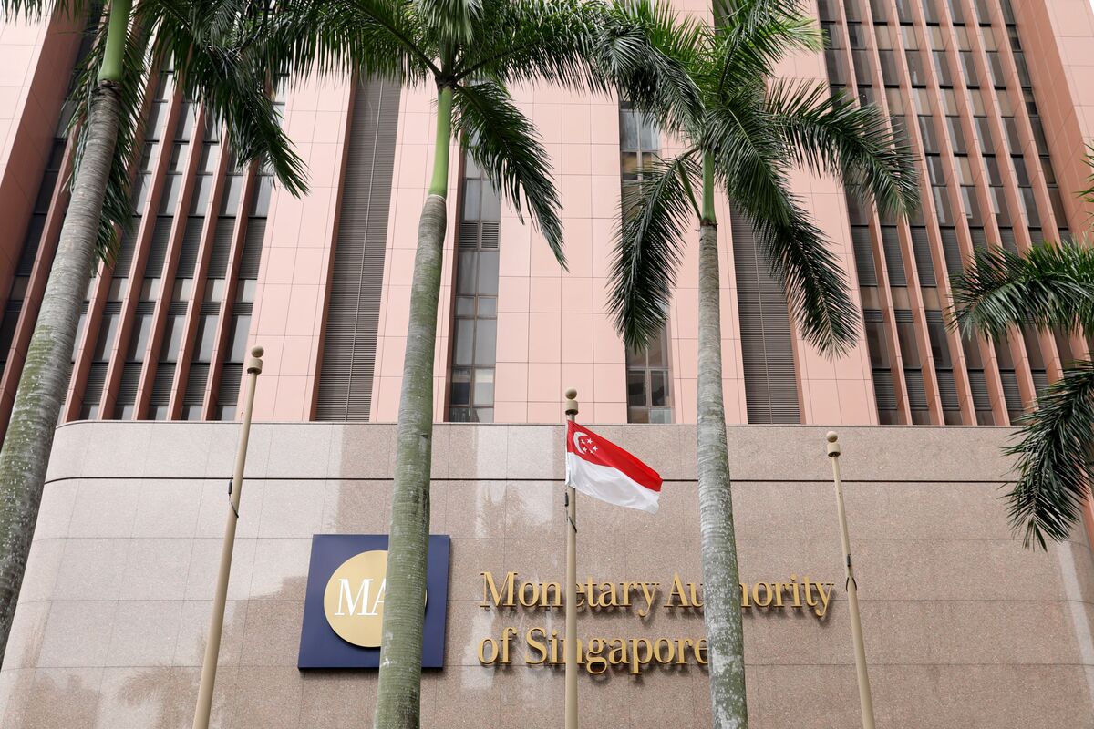 Singapore’s Central Bank Joins Chorus of Tech Stock Warnings