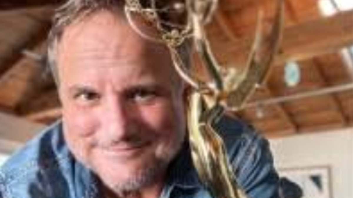 CBS fired experienced attorney for being middle-aged white man and replaced him with black former intern, lawsuit alleges