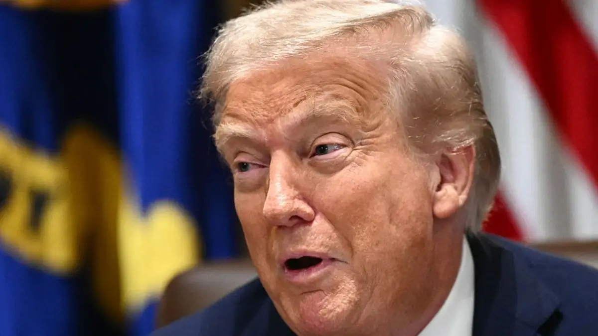 Fresh Trump Photo Sparks Frenzied Zoom-Ins as Viewers Whisper About a Quiet Makeover