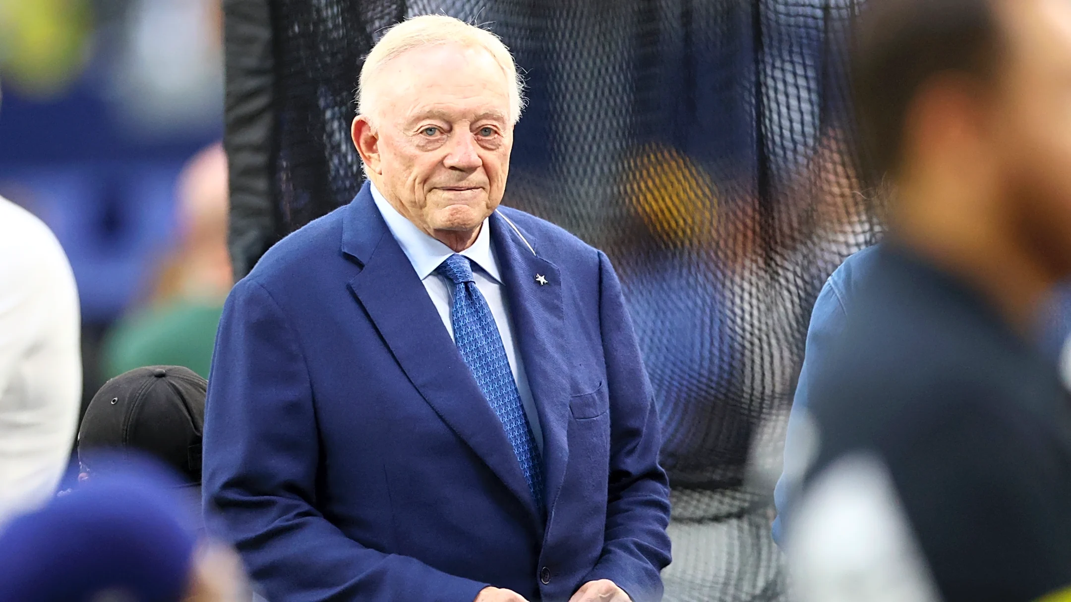 Cowboys exploring trades ahead of deadline