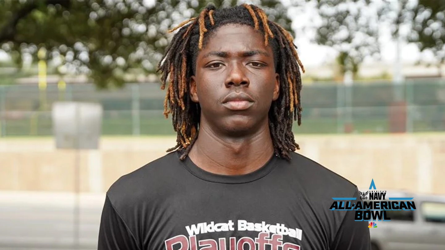 Linebacker S’Vioarean Martin Will be Honored as a 2026 Navy All-American